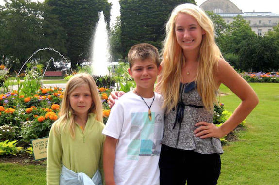 A GeoVisions au pair in France with her two host siblings in an outdoor park.